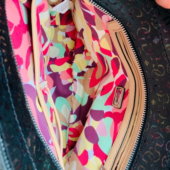 Guess Bag - Picture 3 of 3